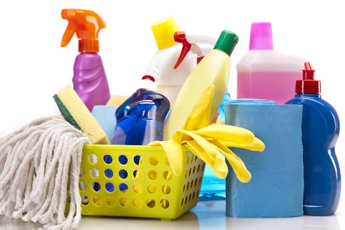 Detailed kitchen and bathroom deep cleaning in EC2